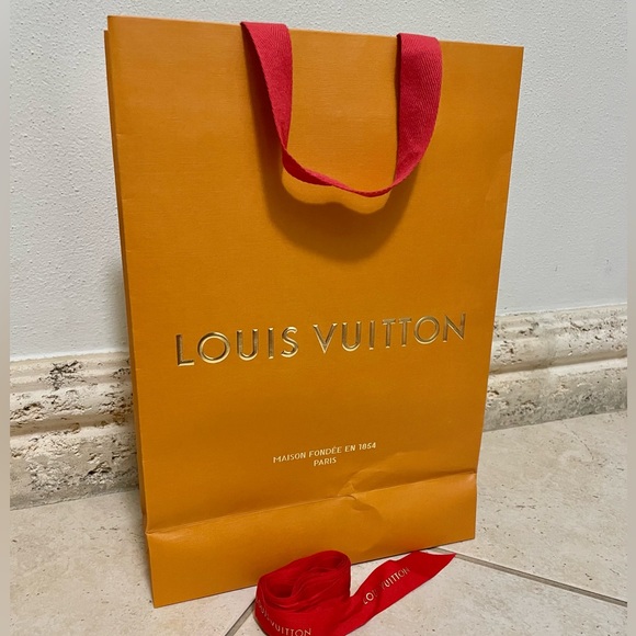 Louis Vuitton holiday shopping bag and ribbon! - Picture 4 of 7